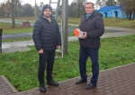 В сквере поселка Комаричи установили камеры видеонаблюдения