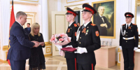 Губернатор Александр Богомаз передал высокую награду маме младшего сержанта Дедкова Дмитрия Вячеславовича - Унечская газета