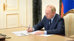 Президент России Владимир Путин подписал закон о сохранении статуса сельхозпроизводителя