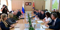 Александр Богомаз встретился с волонтерами и военными медиками - Унечская газета
