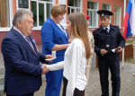 В День государственного флага России в Унече юным гражданам вручили паспорта