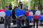 Росгвардейцы провели патриотическую акцию в преддверии Дня Государственного флага в Брянске